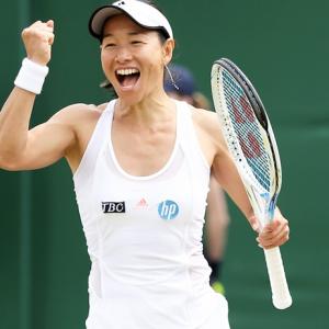 Grand old lady of women's tennis reaches Wimbledon 3rd round