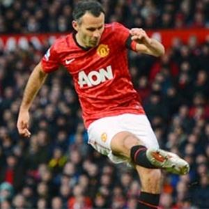 Age-defying Giggs signs new one-year United deal