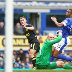 Tevez leads City into FA Cup semis, Wigan beat Everton