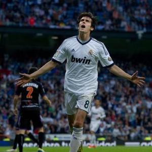 Real victory delays Barca title another week