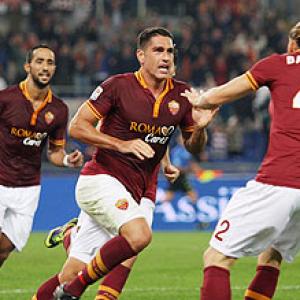 Roma set record with 10th straight Serie A win