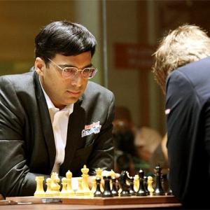World Chess: Carlsen in control as Anand draws Game 8