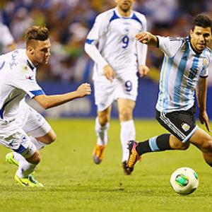 Aguero brace gives Argentina 2-0 win over Bosnia