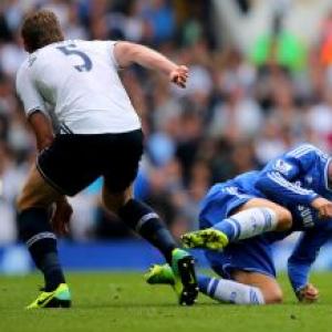 Chelsea striker Torres ruled out for three weeks