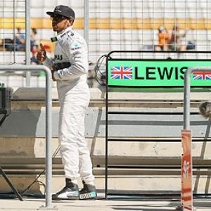 Hamilton turns up pace in Korea practice; Kimi rams into tyre wall