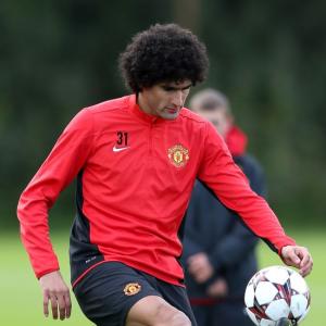 Mourinho backs Fellaini despite frosty reception from fans