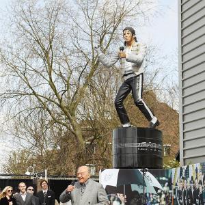 Michael Jackson statue bids goodbye to Fulham!