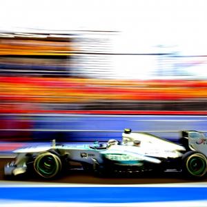Hamilton edges out Red Bulls in Singapore first practice