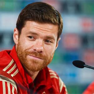 Bayern complete two-year deal for Real's Alonso