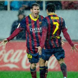 Messi lifts Barcelona back to the top of La Liga