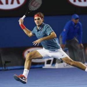 Vintage Federer routs Tsonga to book Murray quarter-final