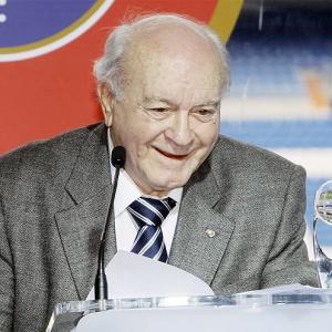 Sports Shorts: Real Madrid great Di Stefano dies
