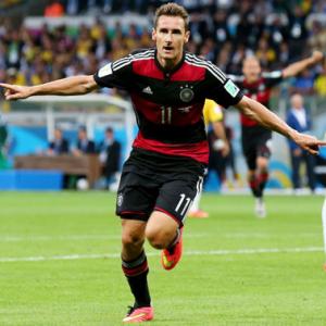 Klose scores 16th World Cup goal to break all-time record