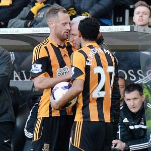 EPL PHOTOS: Chelsea, Liverpool on course; Pardew headbutt adds spice