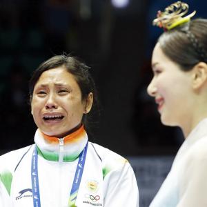 Boxer Sarita faces 'strong penalty' for refusing medal
