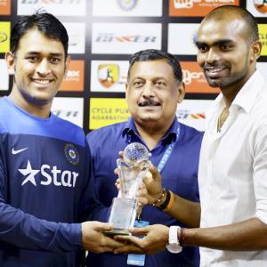 Dhoni felicitates hockey goalkeeper Sreejesh for Asiad heroics