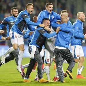 Euro 2016 qualifiers: Slovakia stun defending champs Spain; England labour to win
