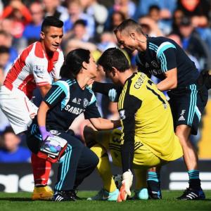 Courtois defends Chelsea handling of his head injury