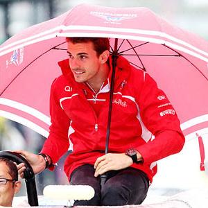 Marussia driver Bianchi will keep fighting, says father