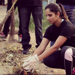 Now, Sania joins Swachh Bharat campaign, cleans Hyderabad road