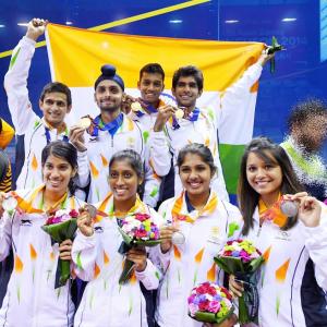 Asiad: Look who is giving the athletes a pat on their back!