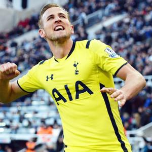 Tottenham's overnight sensation Kane announces arrival with award