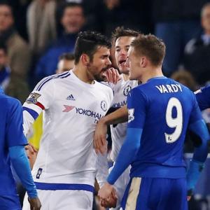 Premier League: Leicester return to summit, Chelsea woes continue