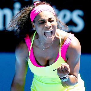 Australian Open: Serena reaches fourth round