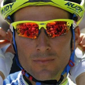 Italian Basso quits Tour de France due to testicular cancer