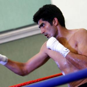 What a debut! Vijender KOs opponent in pro boxing