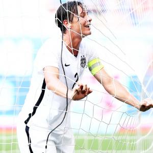Wambach offers 'biggest apology' for referee comments