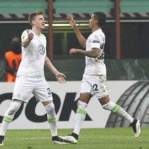 Bundesliga: Gustavo goal rescues point for lacklustre Wolfsburg