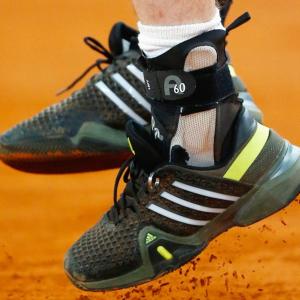 Newly married Murray wears his wedding ring on his ...errr shoelace
