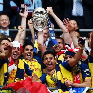 Arsenal rout Villa in final to claim FA Cup record