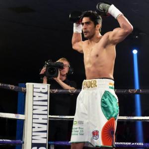 Vijender KOs Cheka to retain Asia Pacific Super Middleweight title