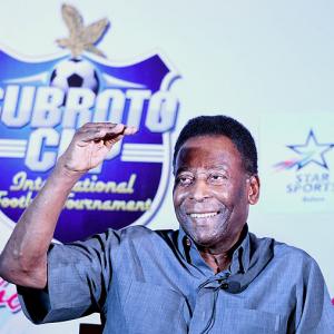 Pele offers to help organise grassroots exchange program with Santos