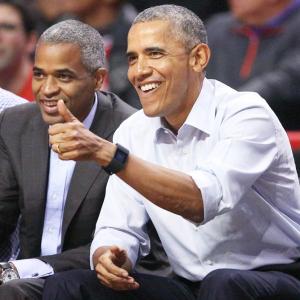 Obama gives thumbs up to US women's soccer team