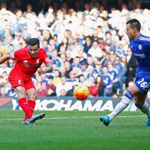 EPL PHOTOS: Coutinho sizzles in Liverpool's 'special' win at Chelsea