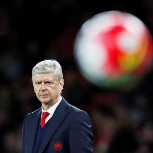 Under-pressure Wenger says Arsenal want to finish as high as possible