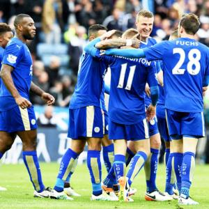 EPL PHOTOS: Leicester on verge of title; Sunderland draw with Arsenal