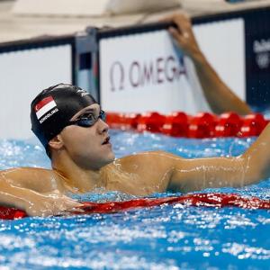 Schooling denies Phelps a 23rd