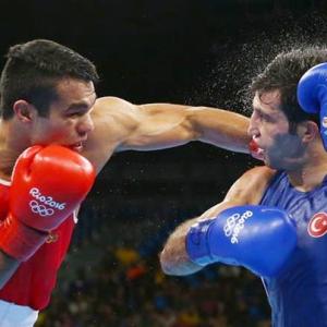 Boxer Vikas Krishan storms into quarterfinal