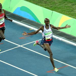 Farah sprints to 10,000m defence at Rio Olympics