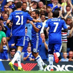 PHOTOS: Chelsea top after one-sided victory; United edge past Hull