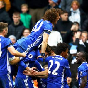 EPL PHOTOS: Ruthless Chelsea rally to sink Man City; Spurs down Swansea
