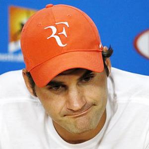 Federer sidelined for a month after undergoing knee surgery