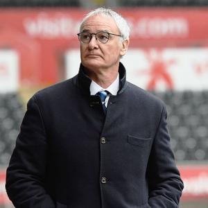Leicester give under-pressure Ranieri 'unwavering support'