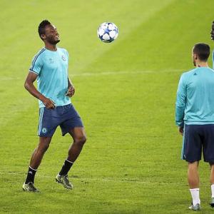 Mikel wants Hiddink to extend Chelsea stay beyond season-end