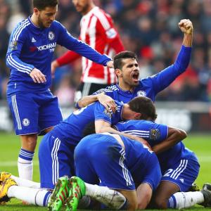 EPL PHOTOS: Chelsea sinks Southampton; Leicester's dream stays alive