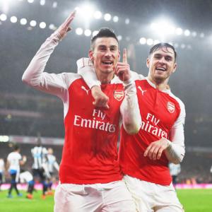 EPL PHOTOS: Arsenal go three clear at top, United end winless streak